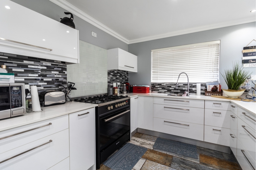 4 Bedroom Property for Sale in Calypso Beach Western Cape